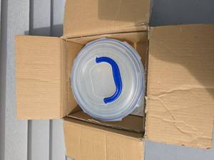 lot 44 image: new locking bowls