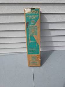 lot 47 image: fan stand
