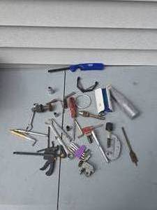 lot 49 image: misc garage stuff