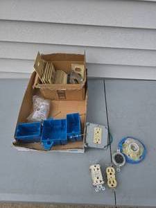 lot 52 image: lot of electrical supplies