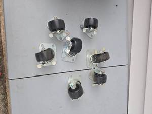 lot 75 image: castors