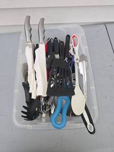 lot 61 image: kitchen utensils