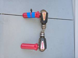 lot 32 image: 90 power drill adapters