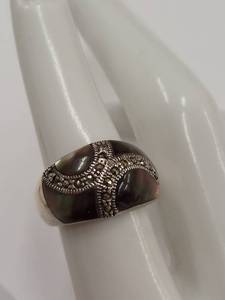 lot 8Q image: Sterling Silver Ring with Abalone shell