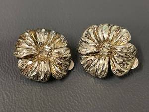 lot 22Q image: Vintage Sterling Silver Floral Clip-On Earrings