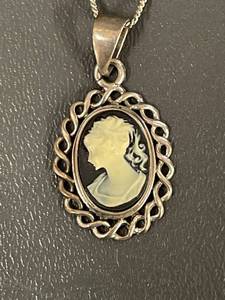 lot 56Q image: Beautiful Sterling Silver Cameo Pendant Necklace