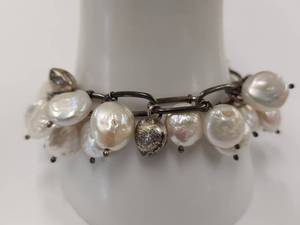 lot 69Q image: Beautiful Vintage Sterling Silver Pearl Bracelet