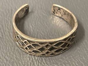 lot 123Q image: Vintage Sterling Silver Openwork Adjustable Ring