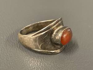 lot 141Q image: Vintage Sterling Silver Ring with Stone