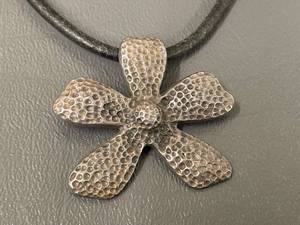 lot 142Q image: Handmade Sterling Silver Flower Pendant