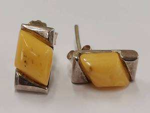 lot 148Q image: Sterling Silver Yellow Stone Earrings