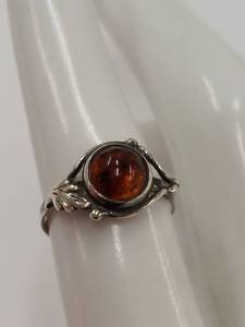 lot 153Q image: Elegant Sterling Silver Ring with Amber Stone