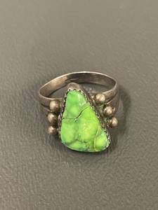 lot 161Q image: Sterling Silver Ring with Green Gemstone