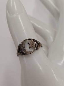 lot 167Q image: Vintage Sterling Silver Crescent Moon Star Ring
