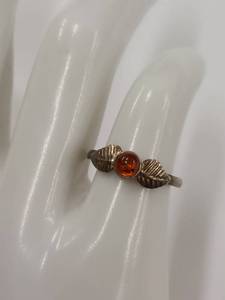 lot 168Q image: Vintage Sterling Silver Amber Leaf Motif Ring