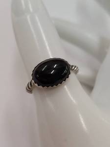 lot 184Q image: Elegant Sterling Silver Ring with Black Cabochon Stone