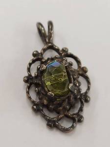 lot 186Q image: Vintage Sterling Silver Pendant with Green Gemstone