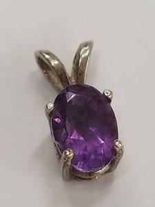 lot 212Q image: Elegant Sterling Silver Pendant with Purple Gemstone