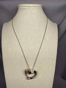 lot 3B image: Sterling Silver Heart Pendant Inlaid Necklace
