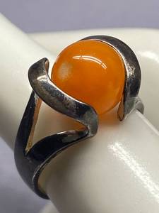 lot 13B image: Sterling Silver 925 Ring with Bold Orange Gem