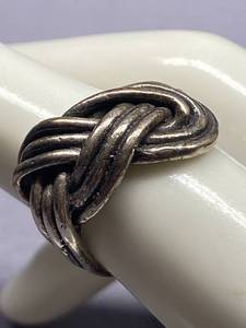 lot 27B image: Sterling Silver Knot Ring 925 Size 6.25