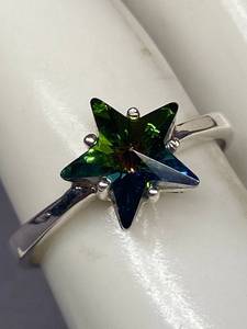 lot 33B image: Sterling Silver Star-Shaped Gemstone Ring