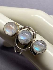 lot 39B image: Sterling Silver Moonstone Ring Elegant Design