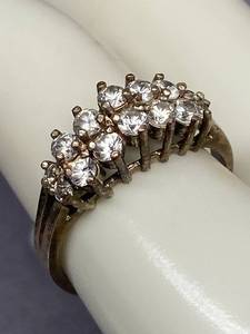 lot 44B image: Elegant Sterling Silver Cluster Ring Size 10