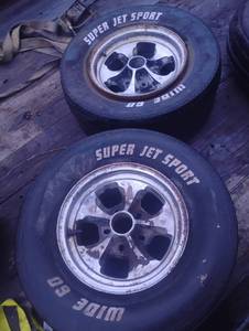 lot 4 image: Pair of Keystone Classic Wheels 15x7 Super Jet Sport tires