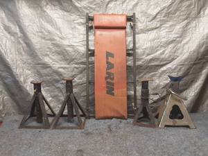 lot 12 image: Assorted Jack Stands and Larin Automotive Creeper