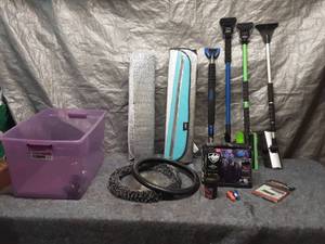 lot 17 image: Assorted Automotive Accessories and Winter Gear