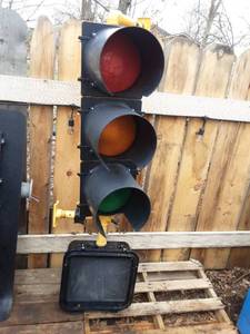 lot 42 image: Used Traffic Light and Control Box with Stand
