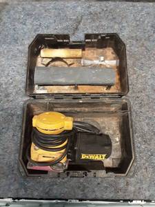 lot 61 image: DeWalt Palm Sander with Carrying Case