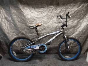 lot 92 image: Used Schwinn X-Games BMX Bike with Blue Accents