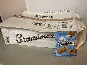 lot 62 image: Grandmas Vanilla Crme Cookies