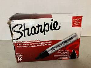 lot 24 image: Sharpie King Size Markers