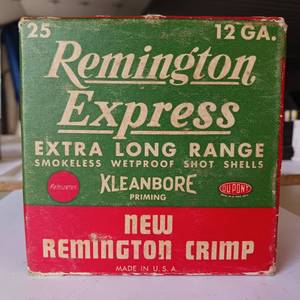 lot 35 image: VINTAGE REMINGTON EXPRESS EXTRA LONG RANGE BOX AND SHELLS