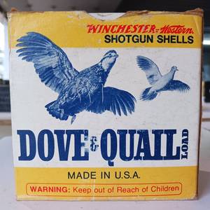 lot 41 image: VINTAGE WINCHESTER DOVE AND QUAIL SHOTSHELL BOX WITH AMMO  MADE IN USA 