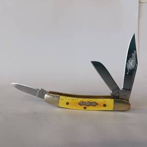 lot 49 image: Assortment of 3 Vintage Knives