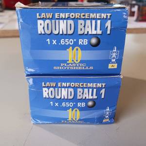 lot 57 image: LAW ENFORCEMENT ROUND BALL 1  10 PLASTIC SHOTSHELLS  1X.650