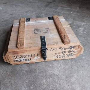 lot 71 image: VINTAGE WOODEN AMMO BOX
