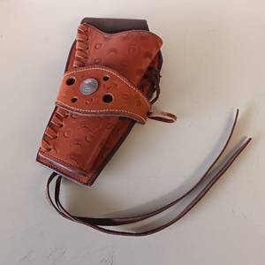 lot 85 image: WAYNE WEST Handcrafted Genuine Leather Holster