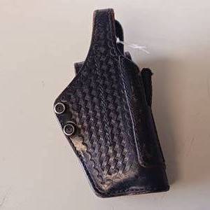 lot 91 image: GOULD AND GOODRICH HOLSTER
