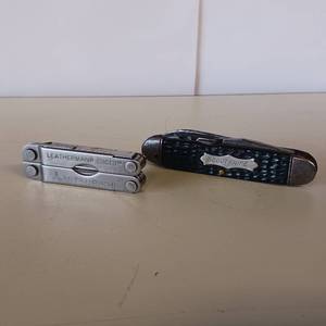 lot 96 image: LEATHERMAN MICRA AND VINTAGE SCOUT FOLDABLE KNIFE