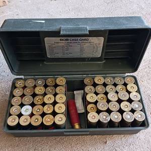 lot 241 image: 51 rounds - 12Gauge Shells with Case-Gard box