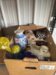 lot 59 image: Box of Glassware
