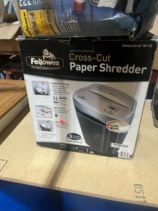 lot 24 image: Paper Shredder  &  Power Painter