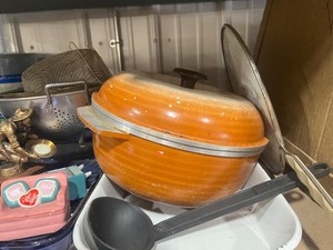 lot 40 image: Shelf full of cookware and collectables