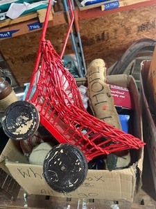 lot 7 image: box of Holiday Items