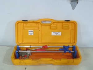 lot 5 image: Felker TS-40 Rubi Manual Ceramic Tile Cutter W Hard Case